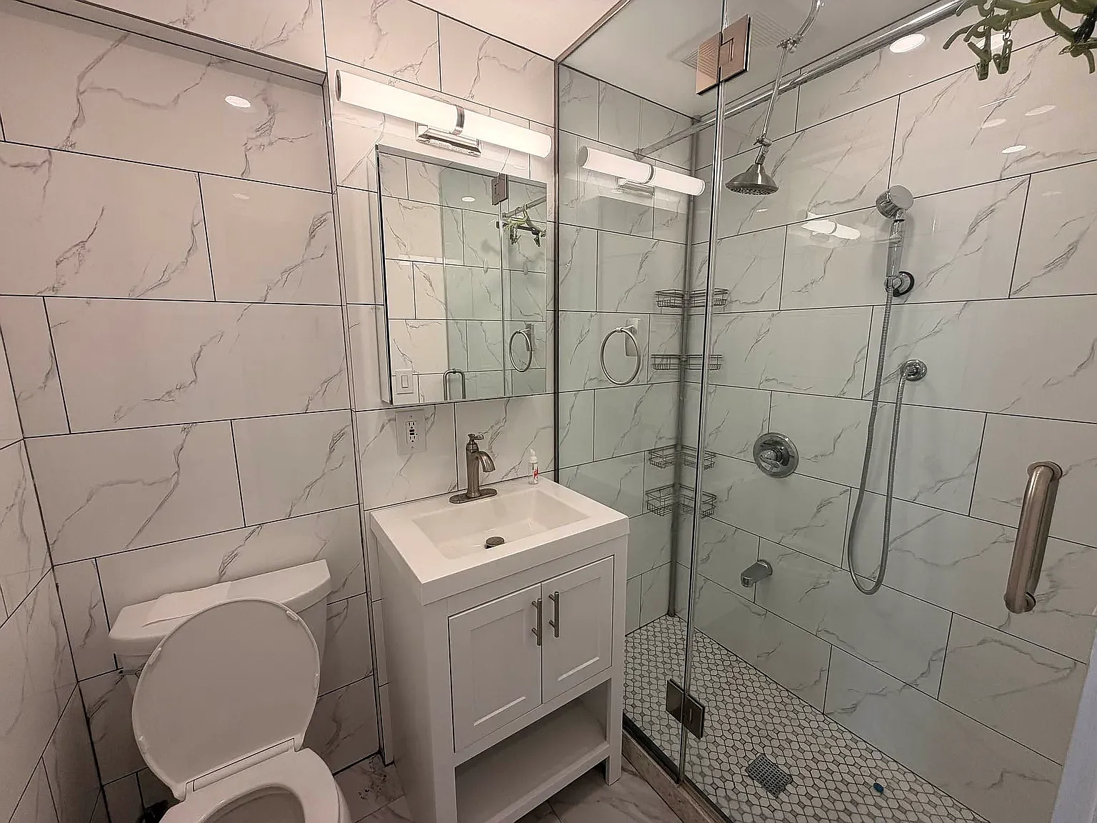 152 East Broadway — Photo 2