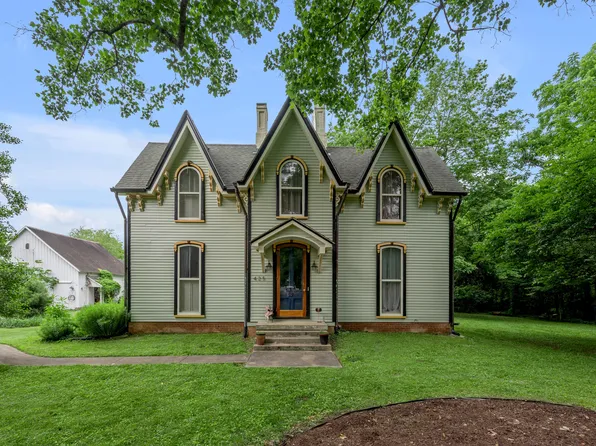 425 N Winter St, Midway, KY 40347