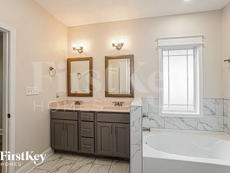 1025 Shirley Dr — Photo 13