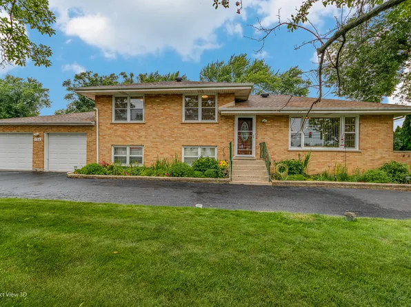 734 E Nerge Rd, Roselle, IL 60172