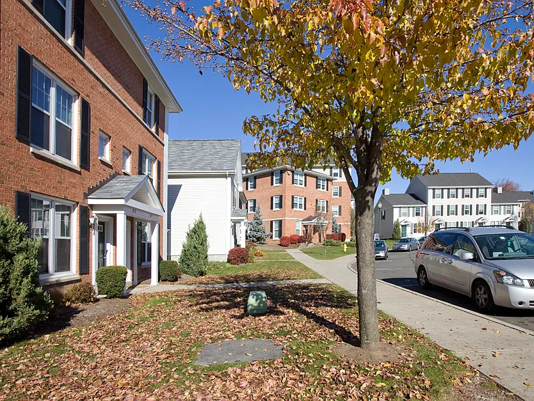 Southwood Square Apartments — Photo 6