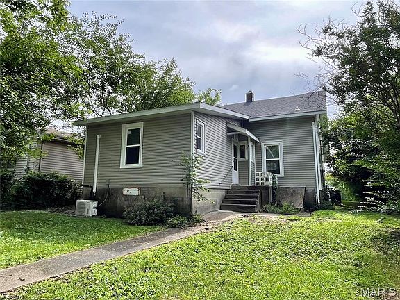 3rd image of 1527 N Main St