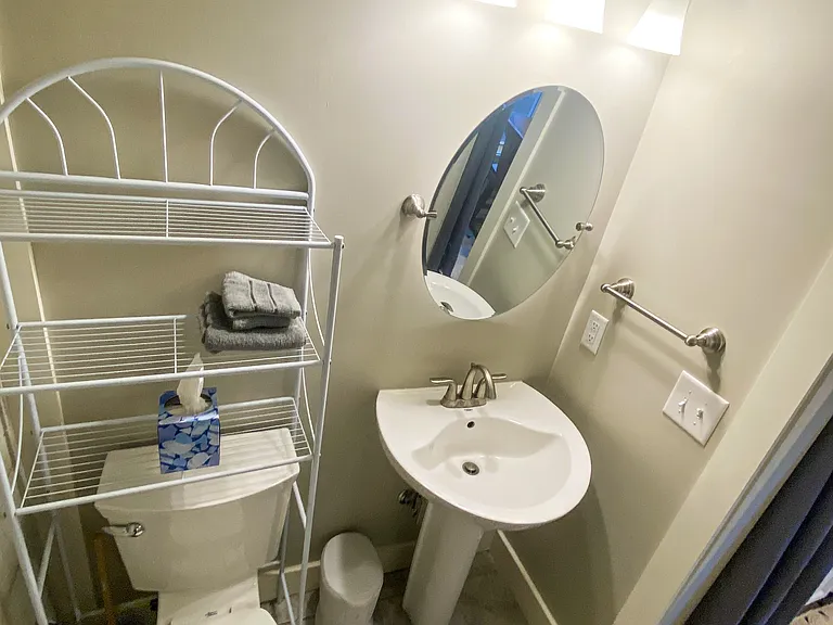 926 Archer St — Photo 22