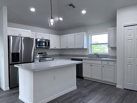 5th image of 3650 SW Ballweg St