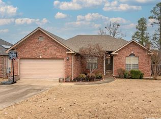 37 W Point Dr, Maumelle, AR 72113