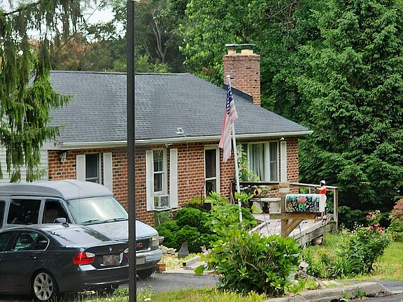 2nd image of 37 Dogwood Ln