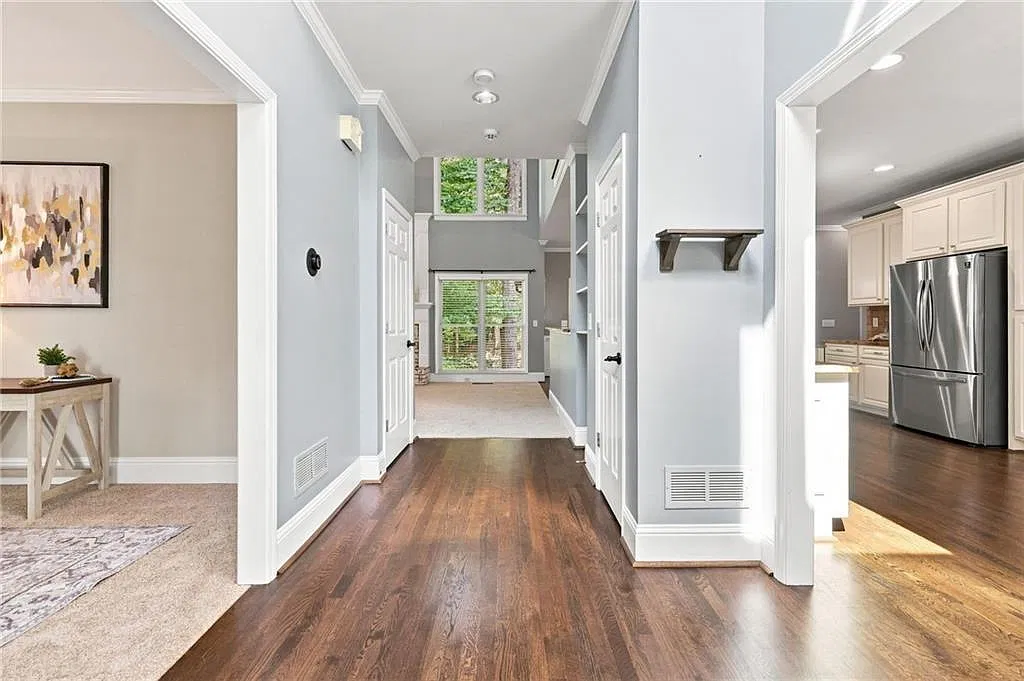 5 bed, 3.5 bath, 2510 sqft, $2,995 — Photo 4