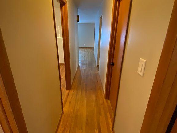 5th image of 1237 W Pleasant St