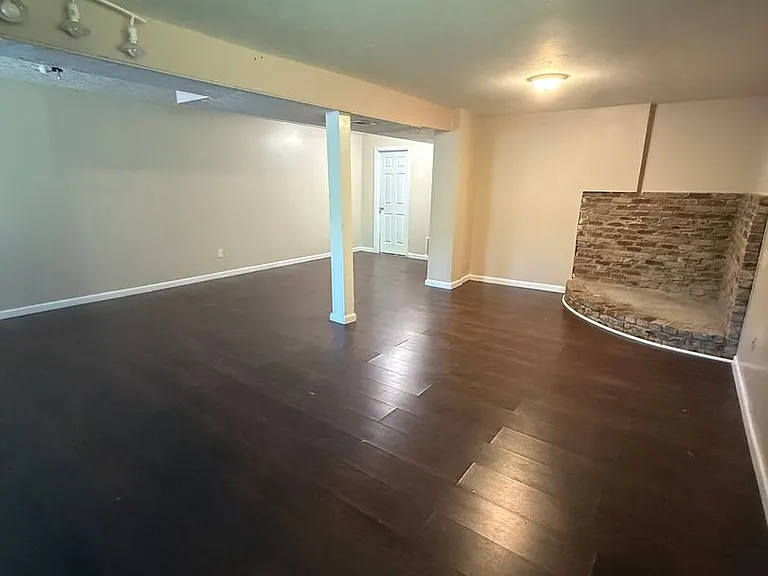 107 Eureka Rd — Photo 15