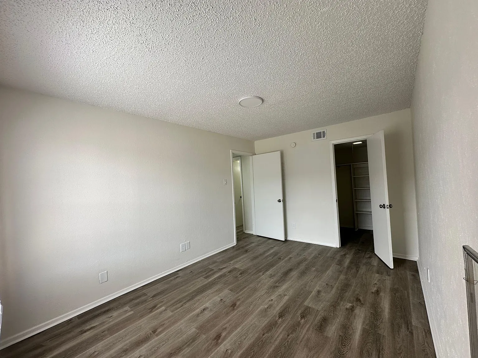 Whittington Park Apartments — Photo 4