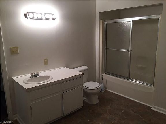 1st floor bathroom
