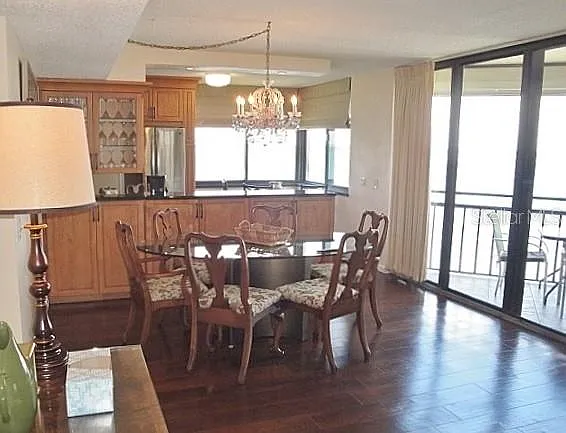 2 bed, 2.0 bath, 1315 sqft, $2,595 — Photo 2