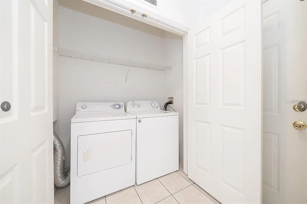 2 bed, 2.0 bath, 1050 sqft, $1,599 — Photo 2