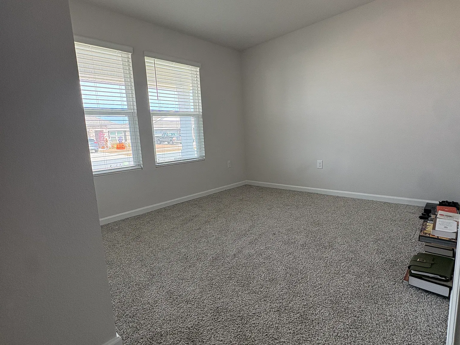 5 bed, 2012 sqft, $2,750 — Photo 2