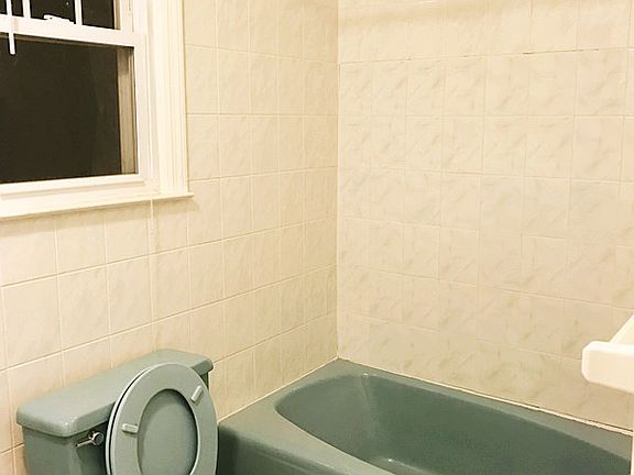 4th image of 250 N Broadway APT 1