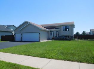 607 Edgewood St SW, Isanti, MN 55040