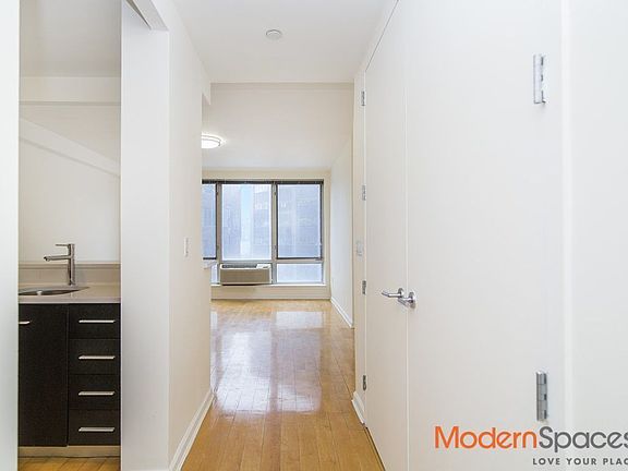 2nd image of 1311 Jackson Ave APT 5C