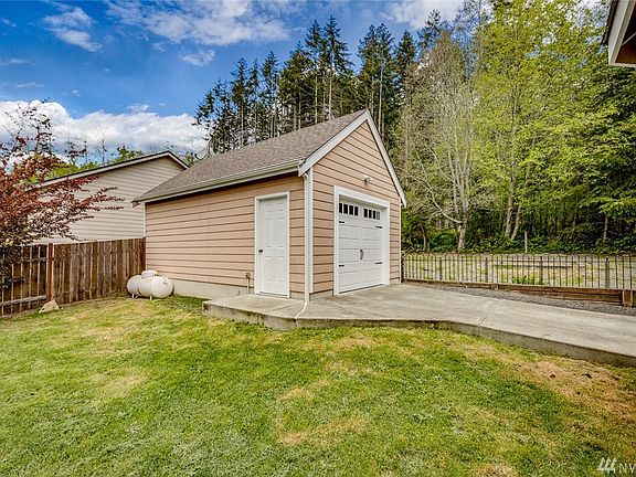 2nd image of 26419 Apple Jack Ln NE