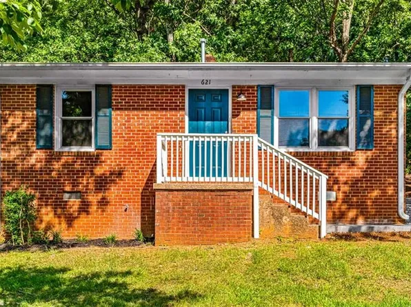 621 Spring Garden Cir, High Point, NC 27260