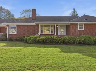204 E McGinnis Cir, Norfolk, VA 23502
