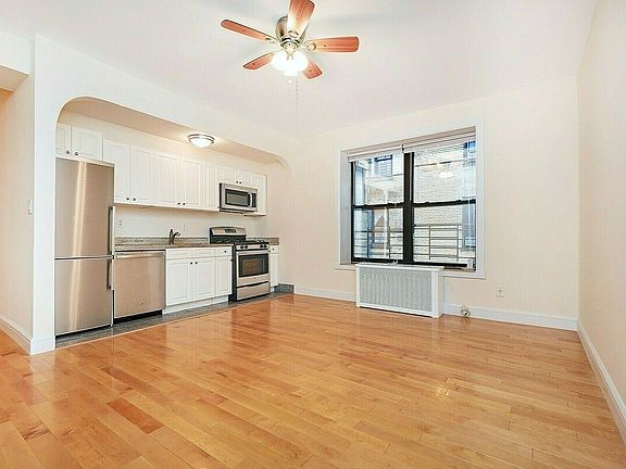 3rd image of 31 Ocean Pkwy APT 1D