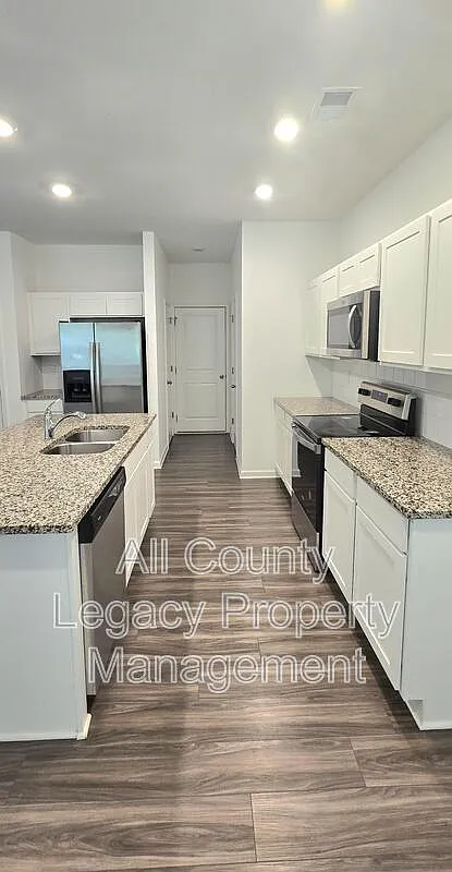 3 bed, 2.5 bath, 1727 sqft, $2,250 — Photo 2
