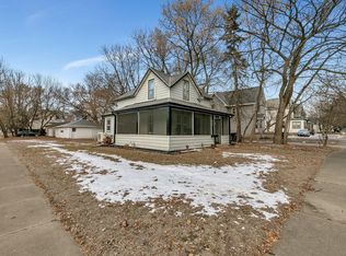 424 8th St SW, Willmar, MN 56201