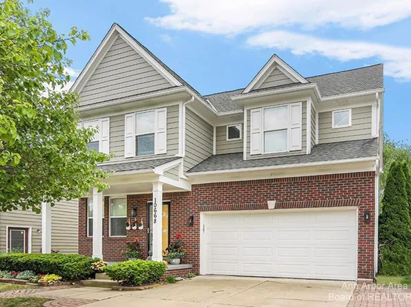 10668 Scarlet Oak Dr, Ypsilanti, MI 48198