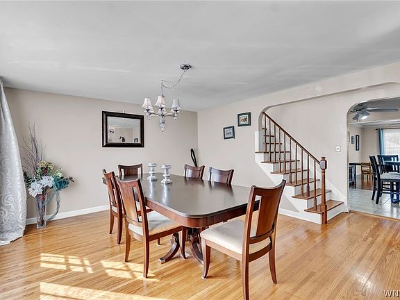 3rd image of 39 Leawood Dr