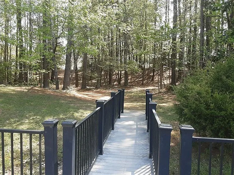 132 Lake Shore Dr — Photo 3