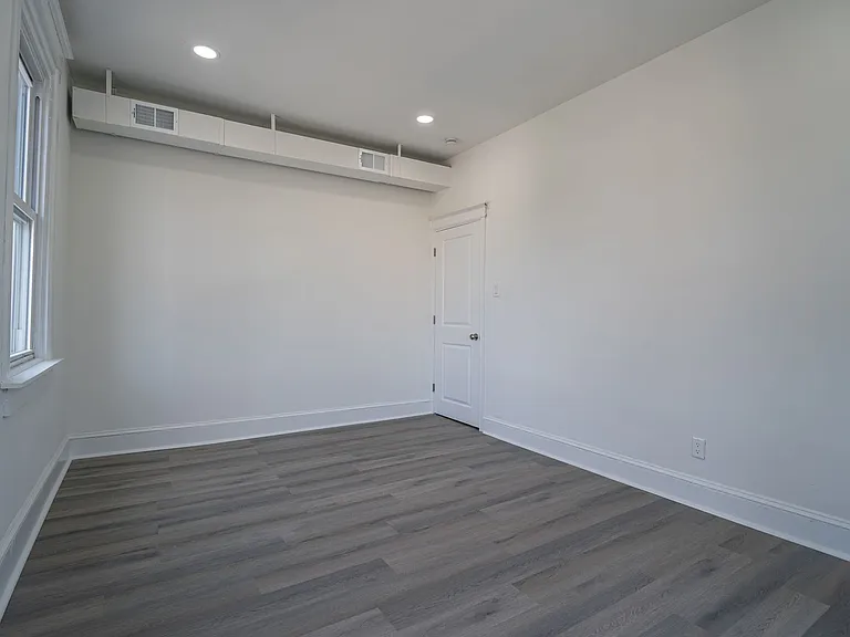 2410 Wharton St — Photo 6