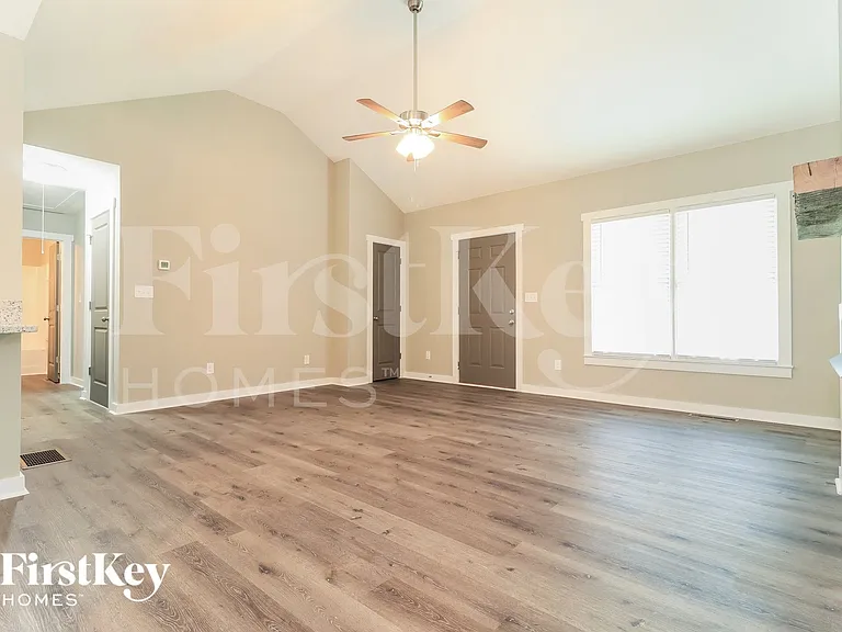321 Spring Ridge Dr — Photo 3