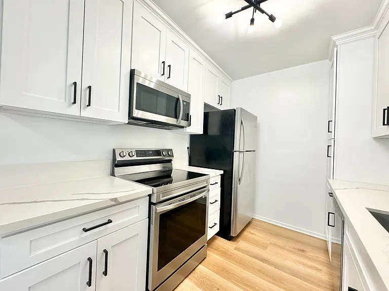 930 S Shenandoah St #8 — Photo 2