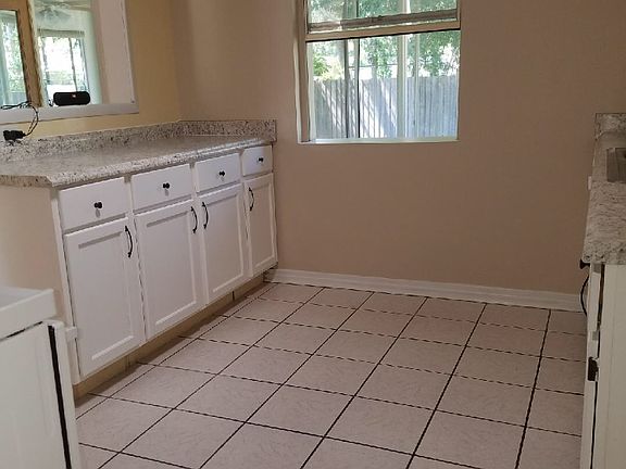 3rd image of 6441 N Ballejo Ct