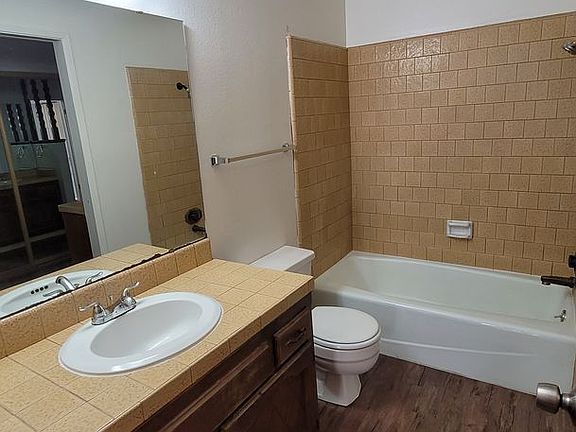 5th image of 5802-5808 W Robinwood Ave #5804