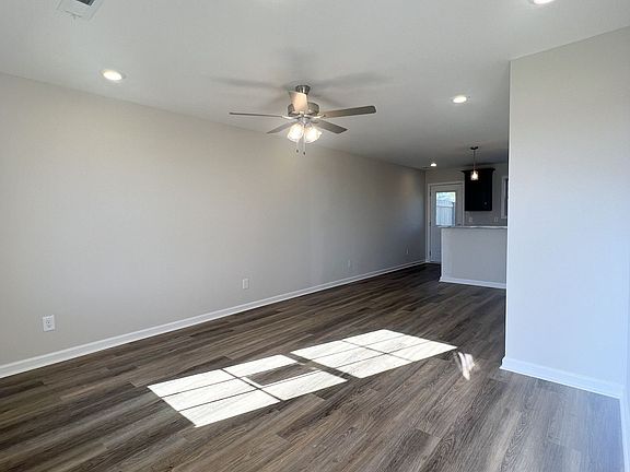 3rd image of 1130 Pembroke Oak Grove Rd #3