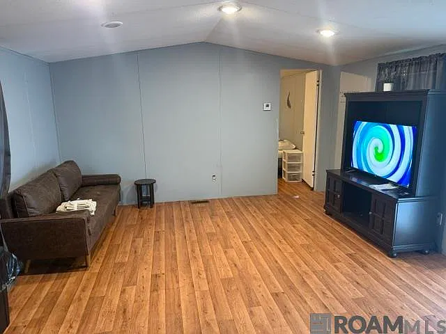 2 bed, 900 sqft, $1,400 — Photo 2