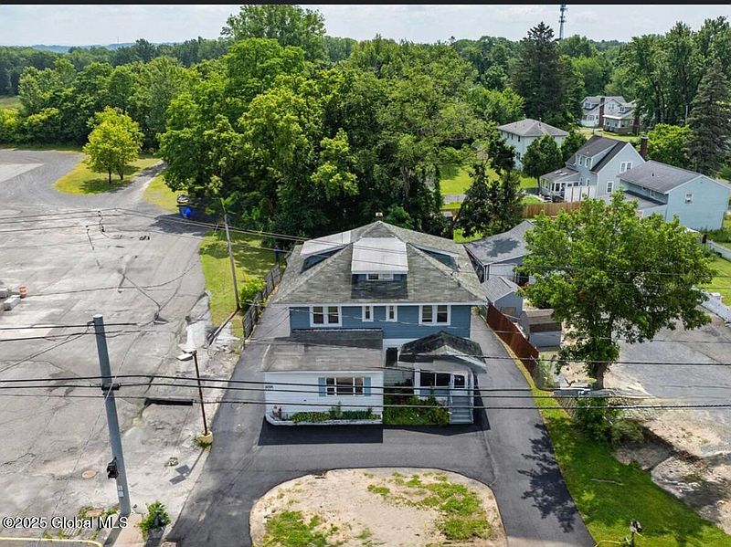 2nd image of 300 Route 9W