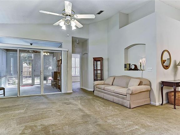 4th image of 2038 Village Ln