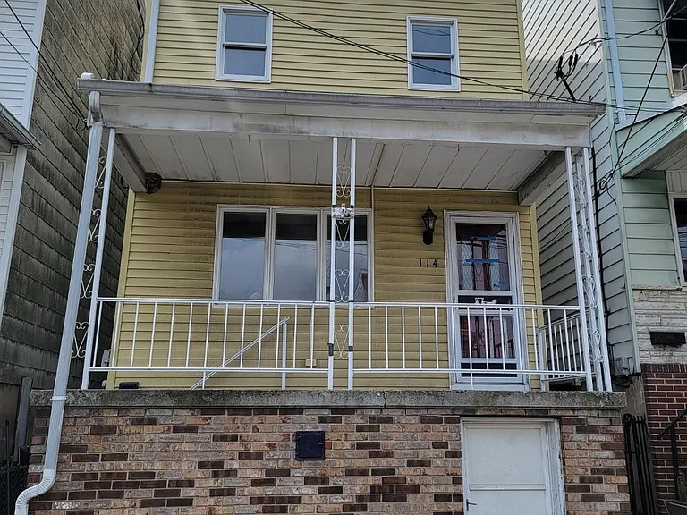 114 Broad St — Photo 1