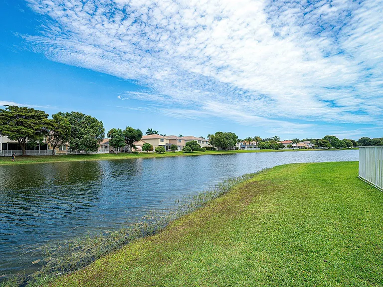 7366 Ashley Shores Cir — Photo 33