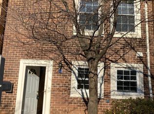 2196 Golf Course Dr, Reston, VA 20191