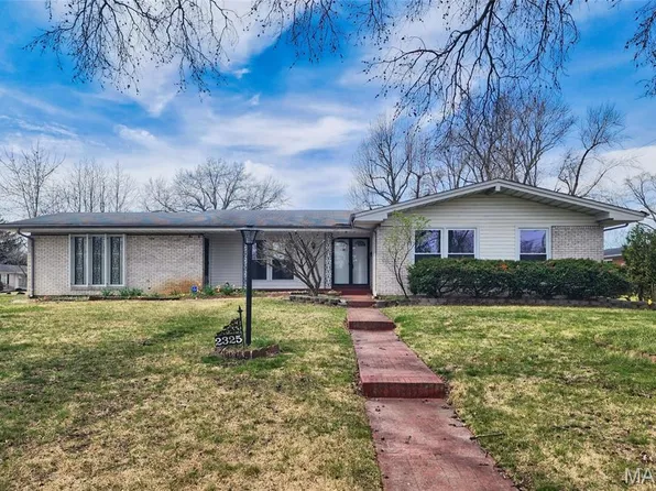 2325 Grassland Dr, Florissant, MO 63033