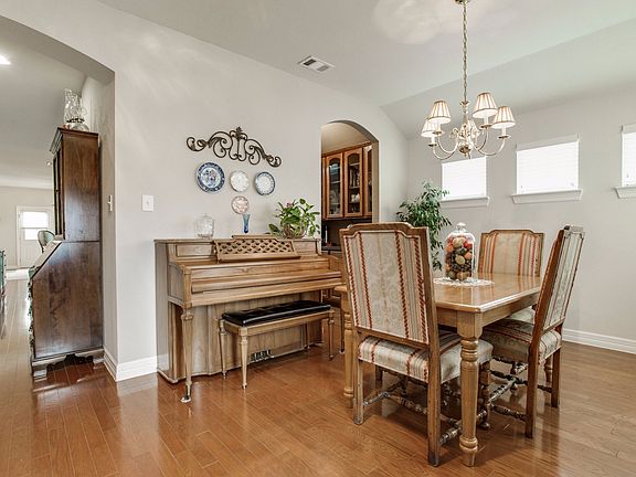 3rd image of 2117 Creekdale Dr
