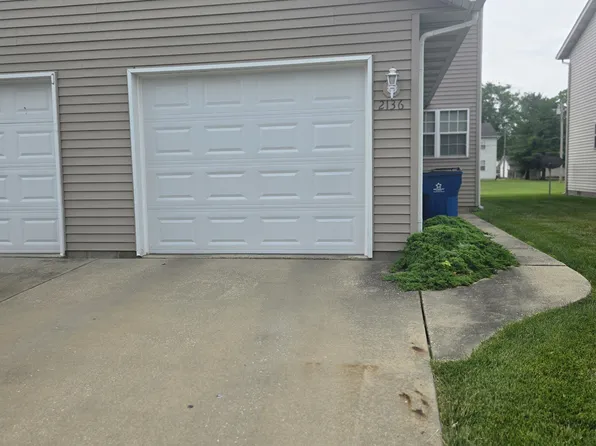 2132 E Black Ave, Springfield, IL 62702