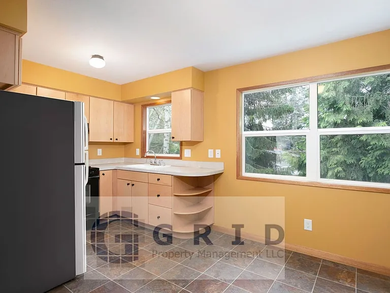 3431 NE 92nd Ave — Photo 6
