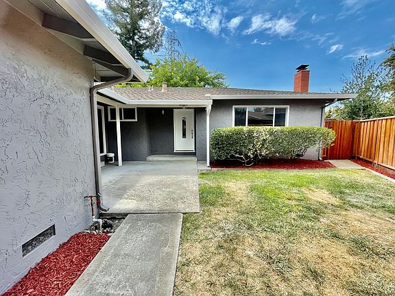 3rd image of 2120 Surrey Pl