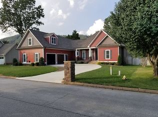 163 Willow Creek Dr, Soddy Daisy, TN 37379