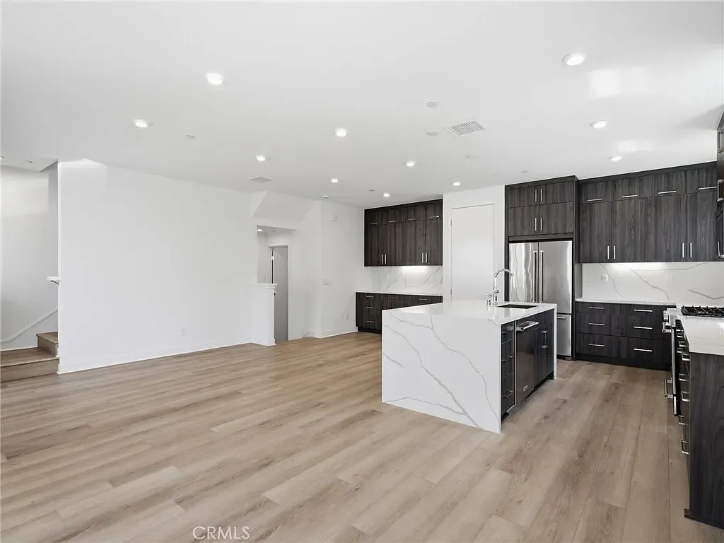 3 bed, 2.5 bath, 1458 sqft, $3,750 — Photo 2