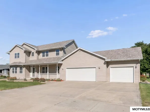 2916 Sunrise Ct, Mason City, IA 50401
